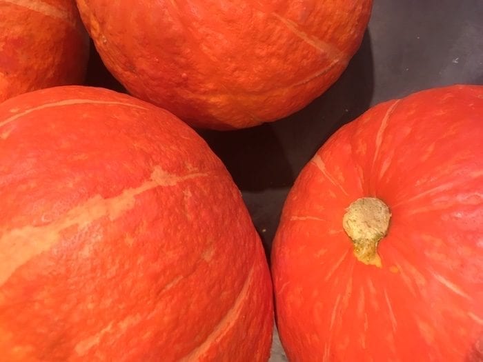 Pompoensoep met kumquats en koriander (vegan)